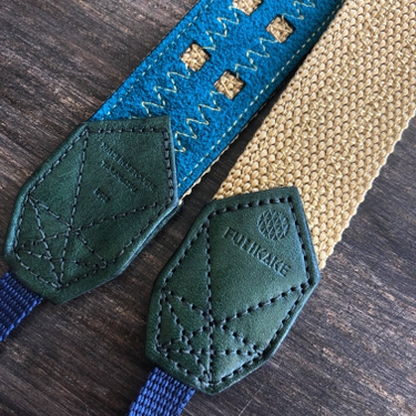 30mm幅カメラストラップ＿サンドベージュ（裏地青碧）（革セトウチレザーグリーン）