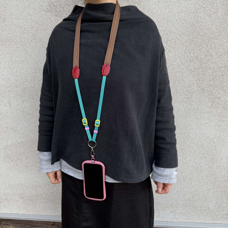 20mmカメラ&スマホトラップサーモンピンク(裏地山藍ずり)(革ドット染め)