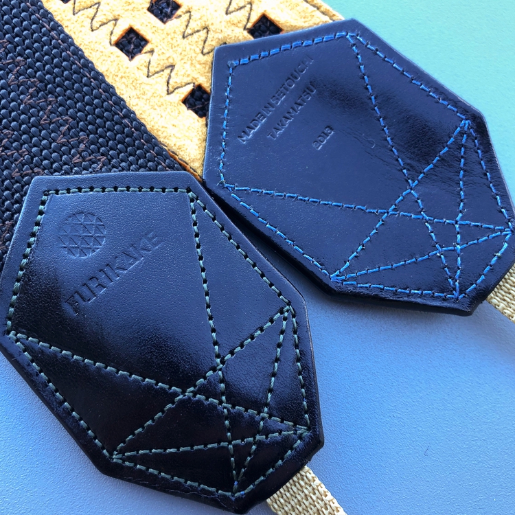 50mm幅カメラストラップ＿ブラック［ブラウンステッチ］（裏地黄）（革ブラック）