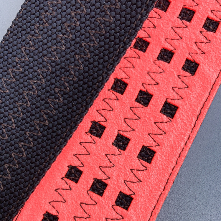 50mm幅カメラストラップ＿ブラック［ブラウンステッチ］（裏地蛍光コーラル）（革ブラック）