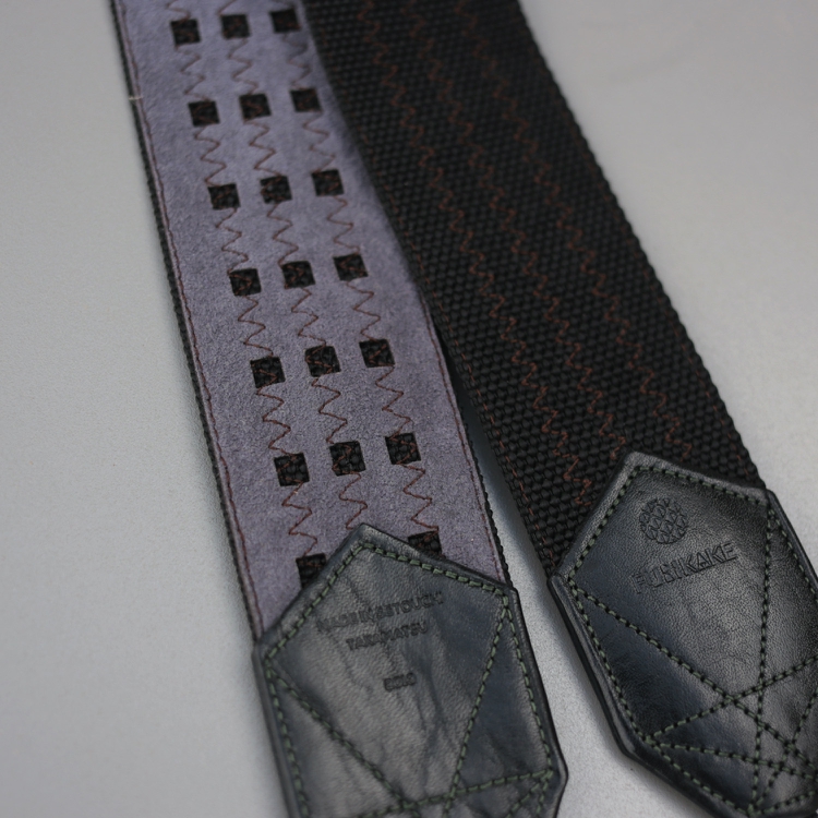 50mm幅カメラストラップ＿ブラック［ブラウンステッチ］（裏地灰色）（革セトウチレザーブラック）